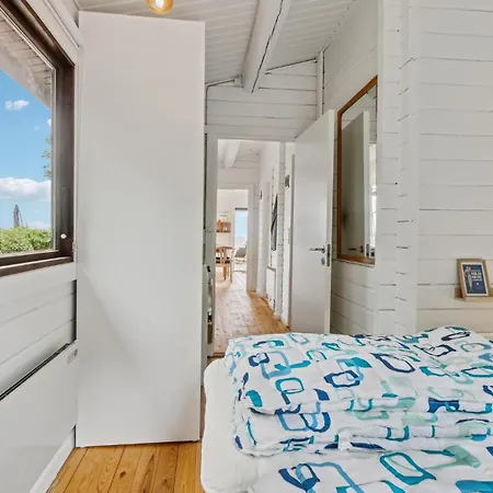 Front In With Wifi Holiday home Ronne